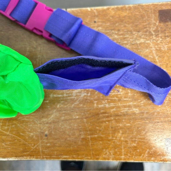 Seirus Vintage 1980s Vibrant Green Purple Fanny Pack Travel Bag Activewear Sport - Picture 9 of 12